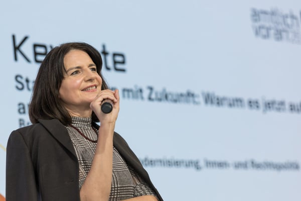 Keynote von Britta Behrendt auf der Bühne